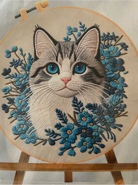 DIY embroidery kit  -  Blue-eyed cat. 8” diameter
